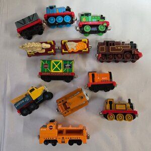 LOT 2 Thomas the Train & Friends Engines and Cars - Metal
